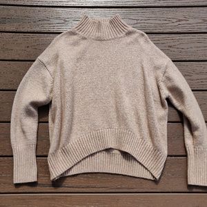 H&M women's heavy winter sweater Sz. Medium, tan